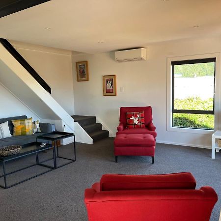 Views On Parry - Lake Hawea Holiday Home Extérieur photo