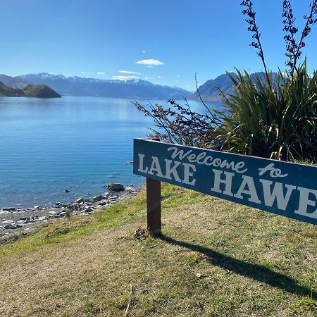 Views On Parry - Lake Hawea Holiday Home Extérieur photo