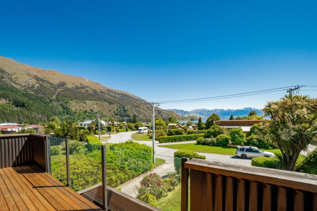 Views On Parry - Lake Hawea Holiday Home Extérieur photo