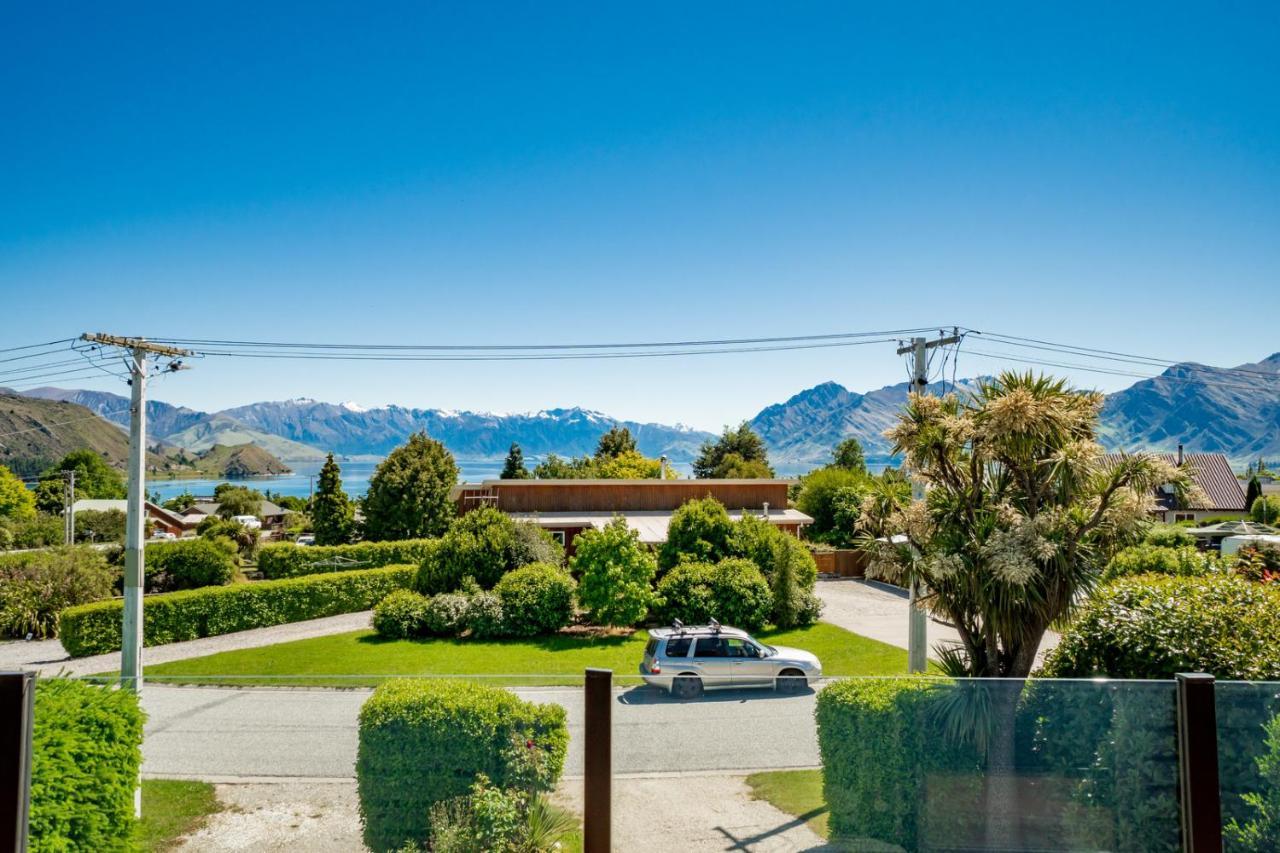 Views On Parry - Lake Hawea Holiday Home Extérieur photo