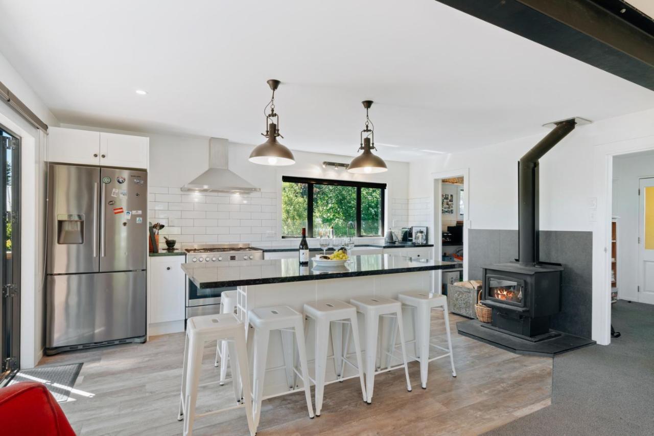 Views On Parry - Lake Hawea Holiday Home Extérieur photo