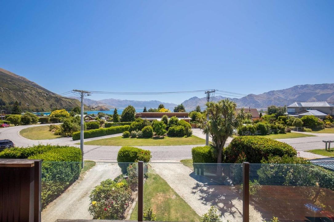 Views On Parry - Lake Hawea Holiday Home Extérieur photo