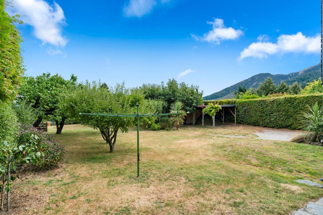 Views On Parry - Lake Hawea Holiday Home Extérieur photo
