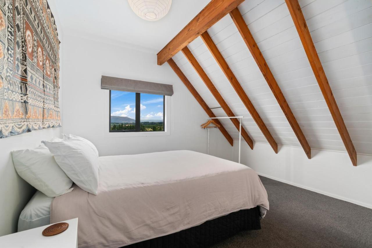 Views On Parry - Lake Hawea Holiday Home Extérieur photo