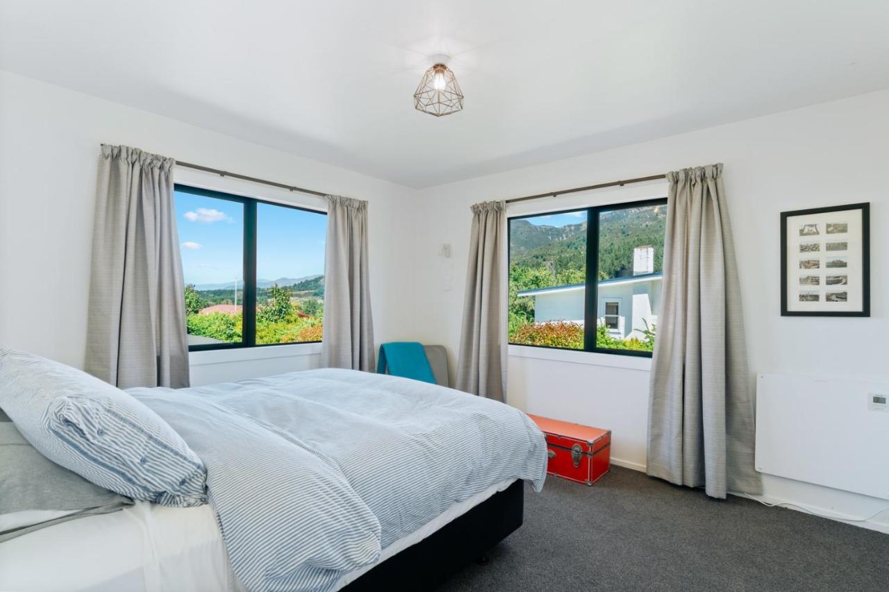 Views On Parry - Lake Hawea Holiday Home Extérieur photo
