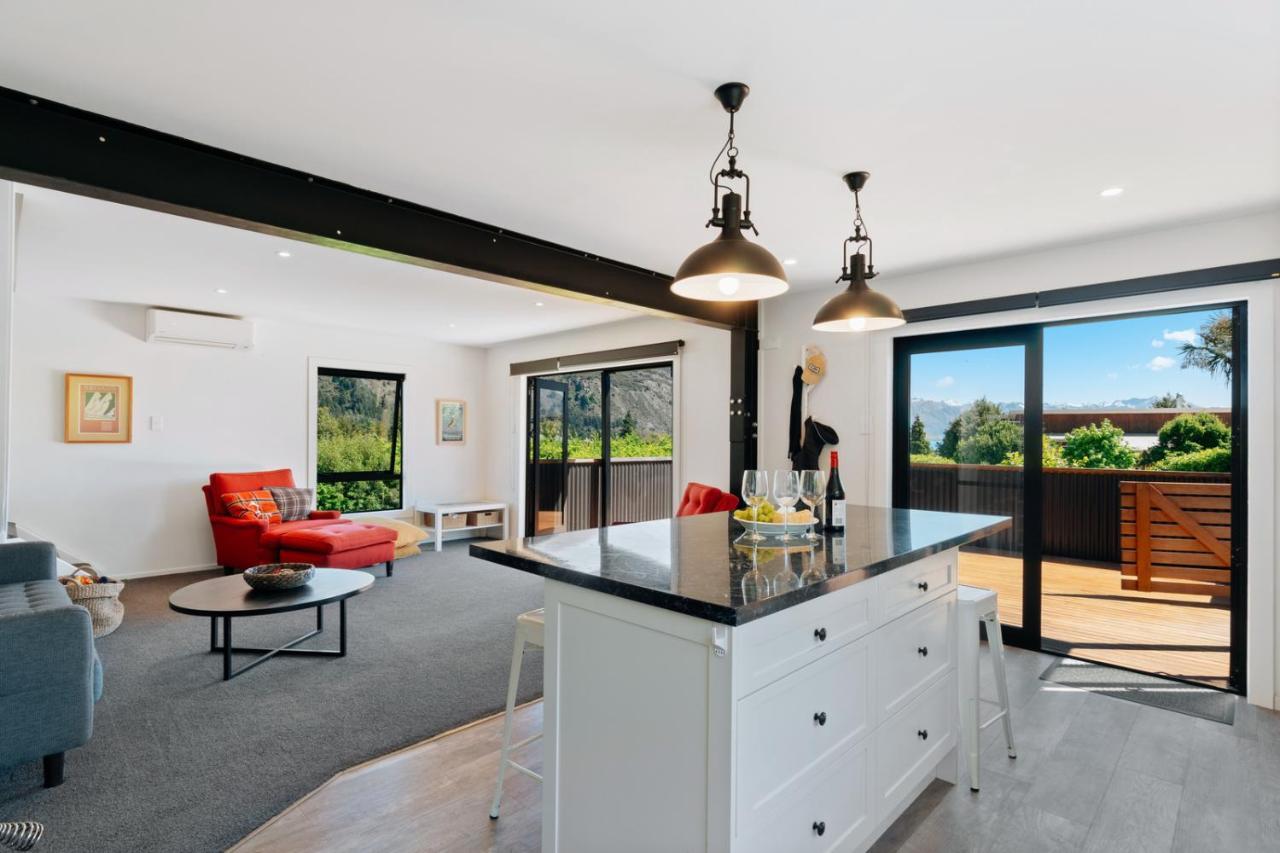 Views On Parry - Lake Hawea Holiday Home Extérieur photo