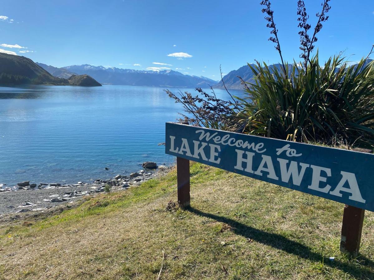 Views On Parry - Lake Hawea Holiday Home Extérieur photo